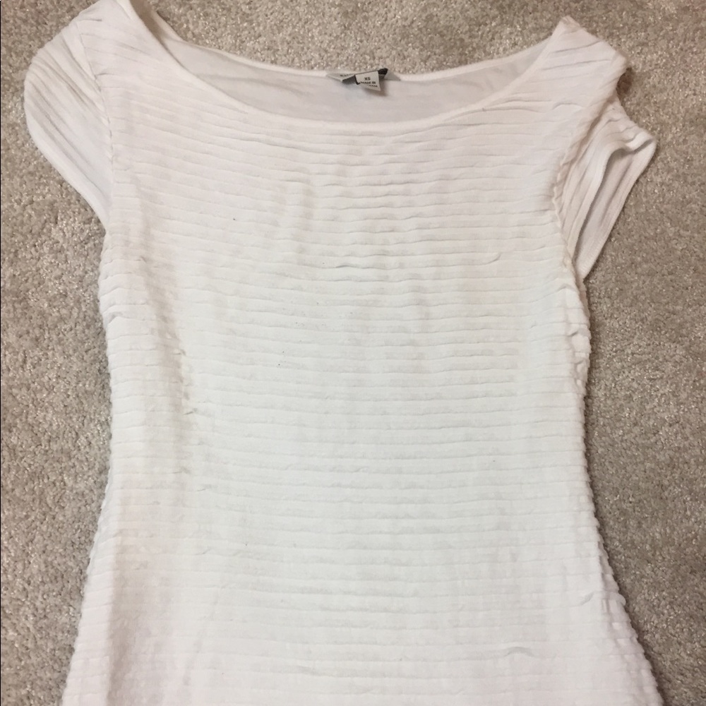 🌷50% off in bundle of 2+! White XS Tiered shirt